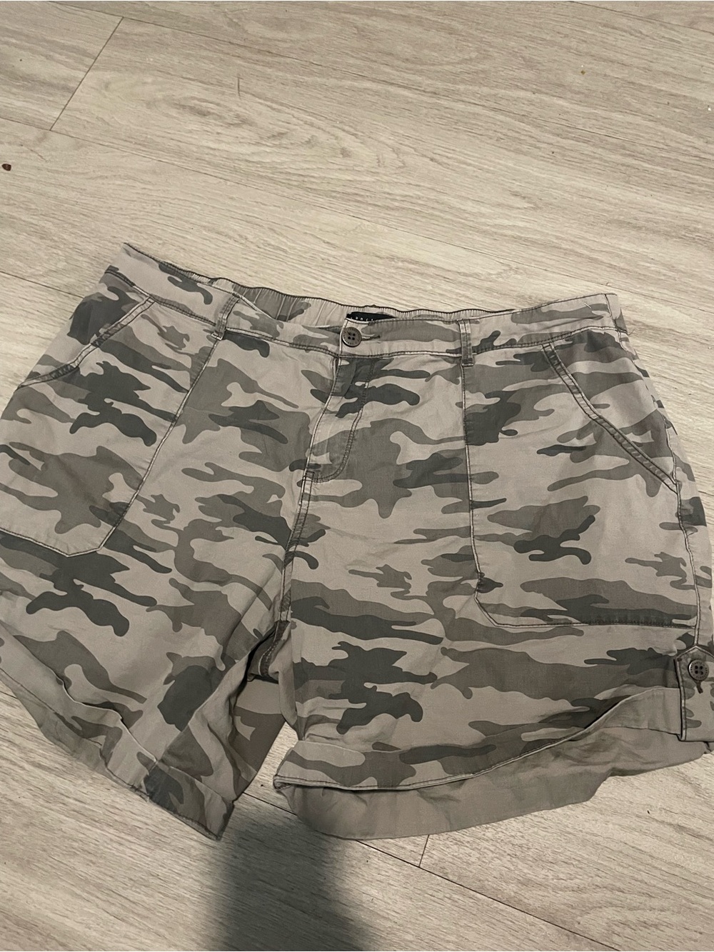 Sanctuary Camo Utility Shorts - Gray/Olive